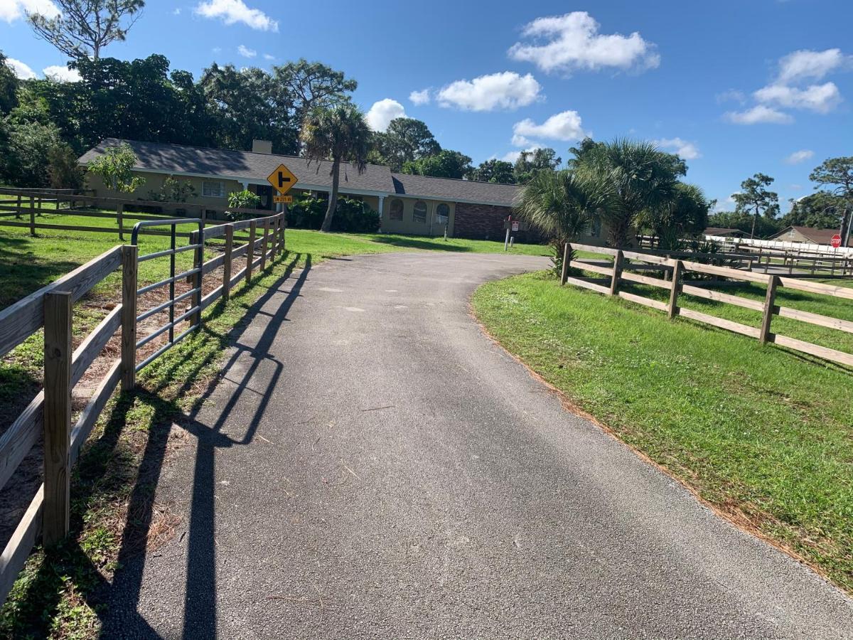 Oyo Family Ranch At Melbourne Fl Hotel Bagian luar foto